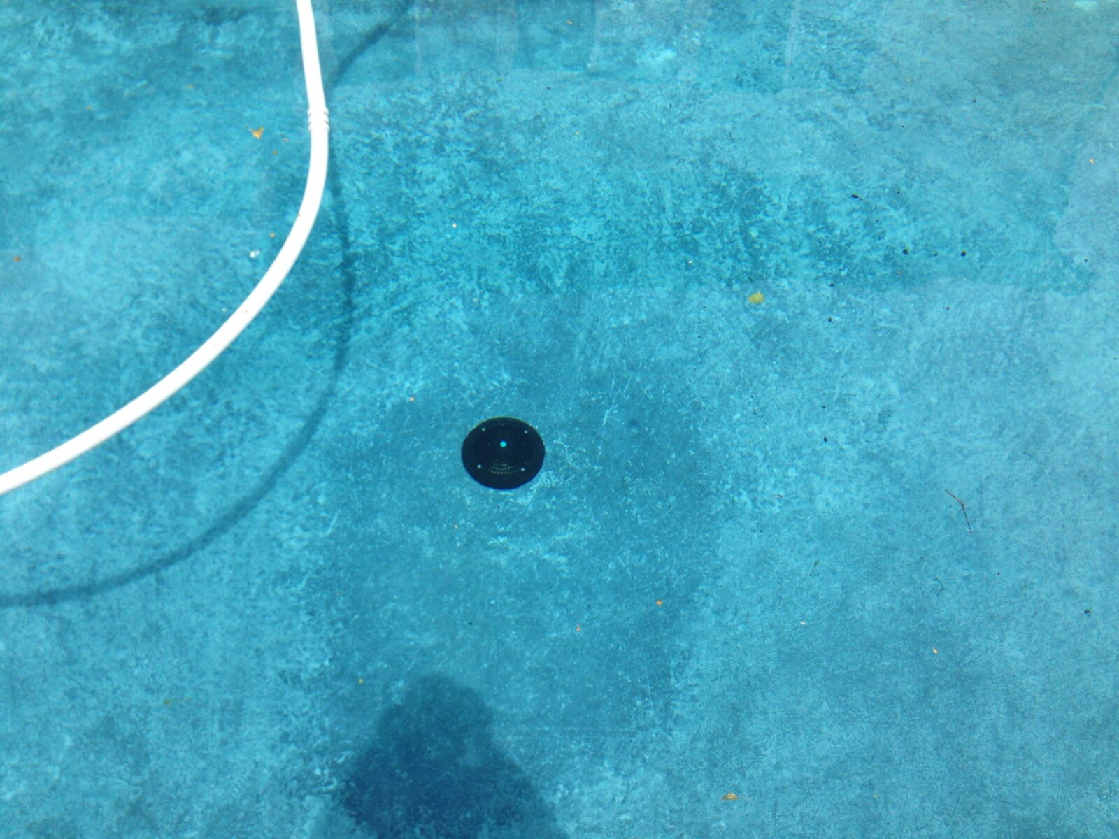 Why colored pool plaster fades