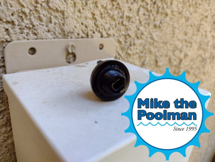 Pool pump drain plug